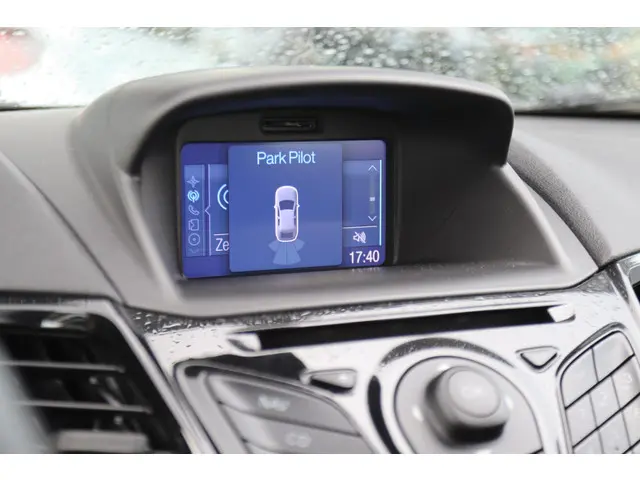 Ford Fiesta 1.0 ECOBOOST TITANIUM AUT. 2014 Benzine 26