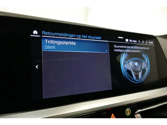 BMW 3 Serie 330e xDrive M Sport 2021 Hybride Benzine 38