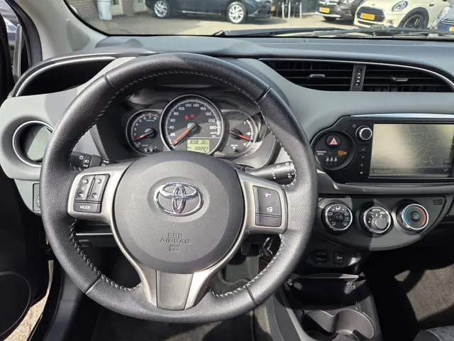 Toyota Yaris 1.0 VVT-i Aspiration 2015 Benzine 17