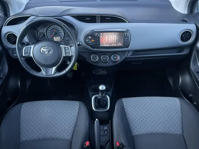 Toyota Yaris 1.3 VVT-i Aspiration 2015 Benzine 12
