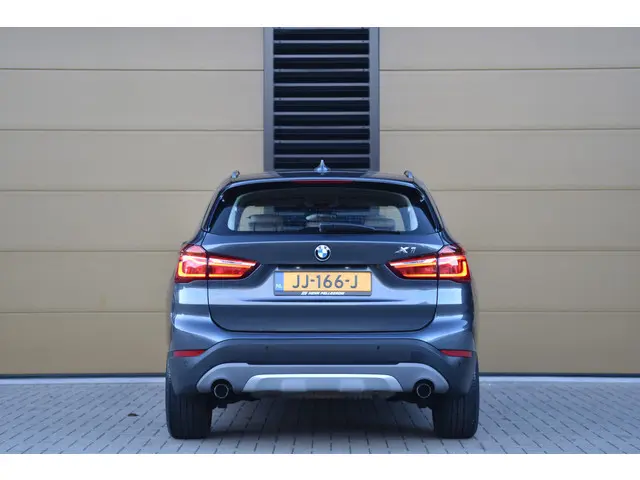 BMW X1 sDrive20i Centennial Executive 2016 Benzine 8