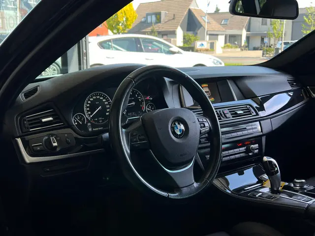BMW 5 Serie Touring 520i Executive 2015 Benzine 12