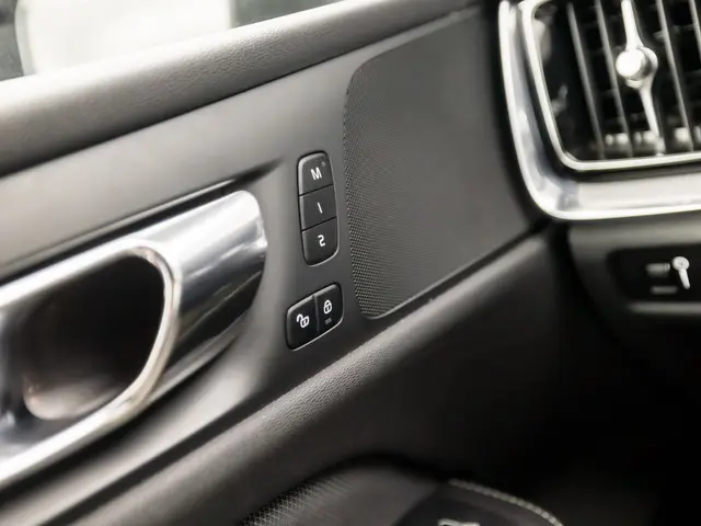 Volvo S60 2.0 T4 R-Design 2020 Benzine 22