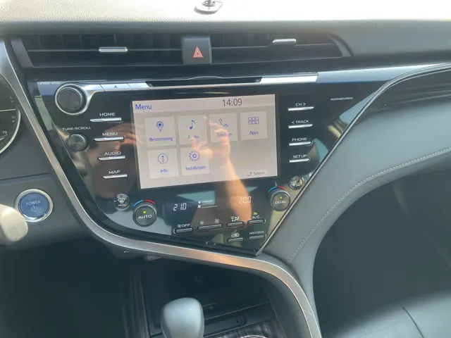 Toyota Camry 2.5 Hybrid Business + 2021 Hybride Benzine 17