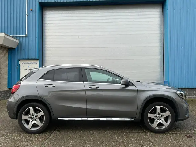 Mercedes-Benz GLA 200 Premium Plus 2017 Benzine 4