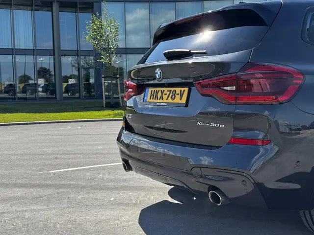 BMW X3 xDrive30e High Executive 2021 Hybride Benzine 19