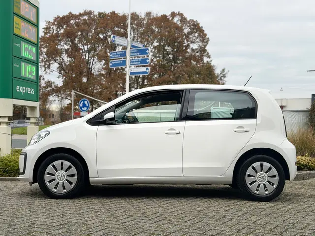 Volkswagen up! 1.0 BMT move up! 2e eigenaar !! 2018 Benzine 4