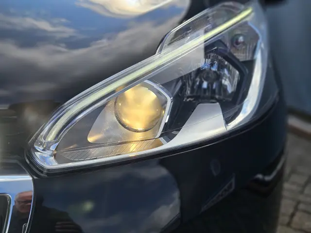 Peugeot 208 1.2 PureTech NAVI TEL PDC CC 2018 Benzine 5