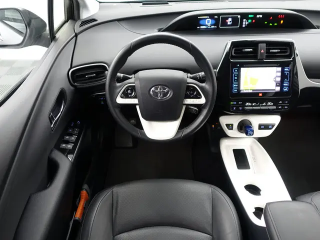 Toyota Prius 1.8 Dynamic+ Aut- 2017 Hybride Benzine 6