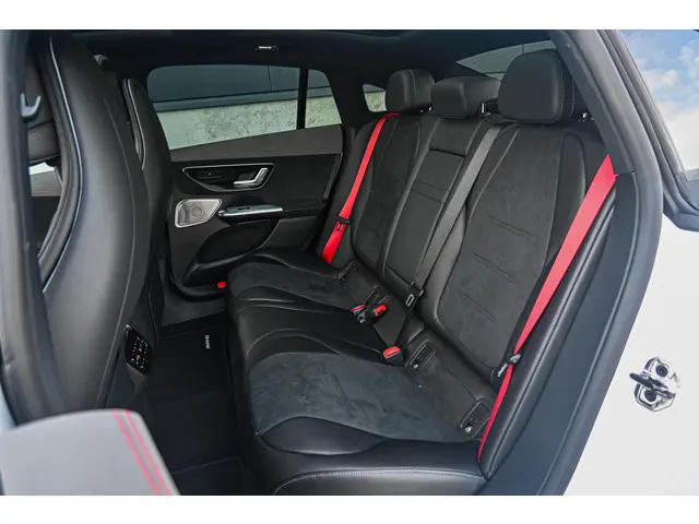 Mercedes-Benz EQE AMG 43 4MATIC 2022 Elektrisch 23