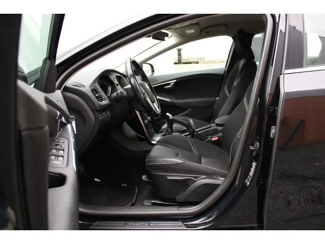 Volvo V40 1.6 D2 Momentum | 2013 | 2013 Diesel 7