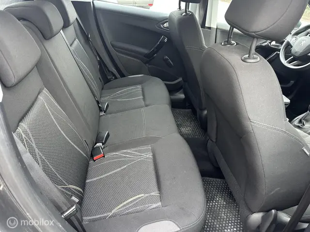 Peugeot 208 1.2 VTi Envy 2013 Benzine 10