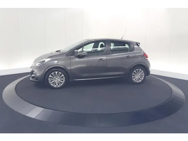 Peugeot 208 PureTech 82 Signature 2018 Benzine 64