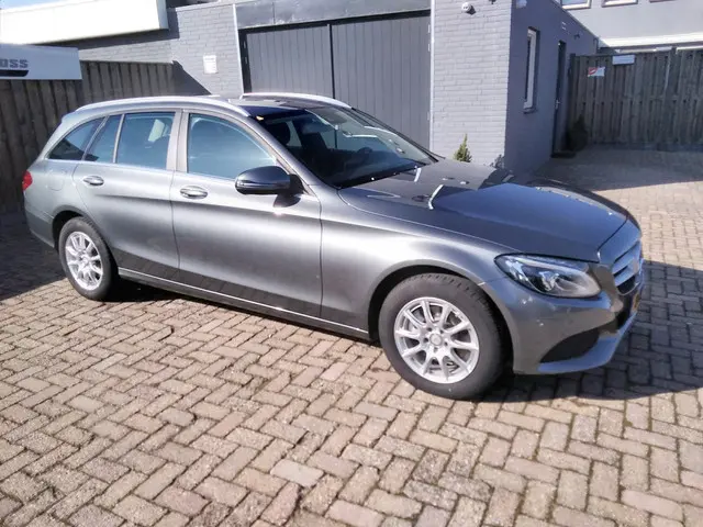 Mercedes-Benz C-Klasse 3