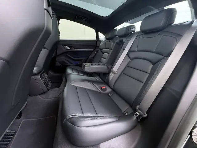 Porsche Taycan Performance 84 kWh 2024 Elektrisch 24