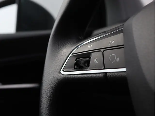 SEAT Arona 1.0 TSI Style Business Intense 2018 Benzine 32