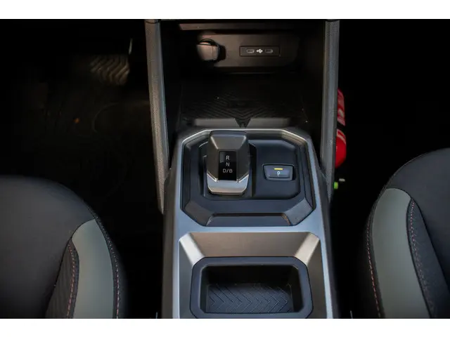 Dacia Duster extreme hybrid 140 2024 Hybride Benzine 29