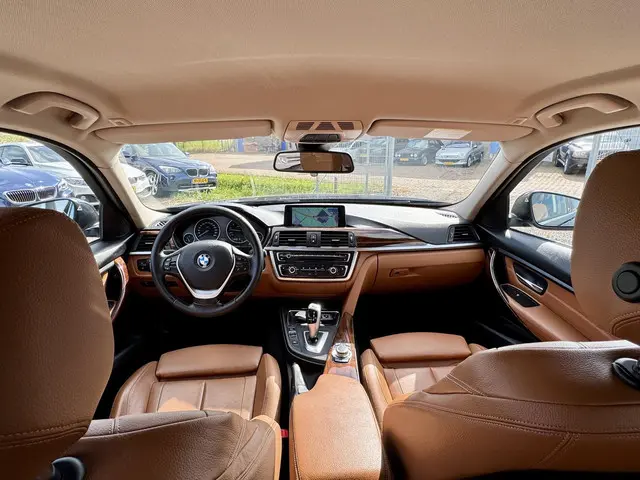 BMW 3 Serie 320i Upgrade Edition 2013 Benzine 34