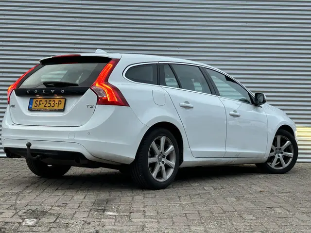 Volvo V60 1.5 T3 Polar+ 2018 Benzine 2
