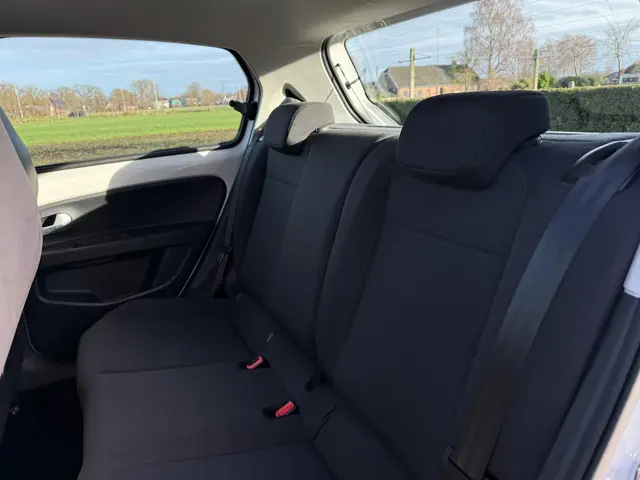 Volkswagen up! 1.0 BMT move up! 2019 Benzine 8