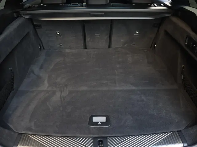 BMW 5 Serie Touring 550e xDrive 2025 Hybride Benzine 12