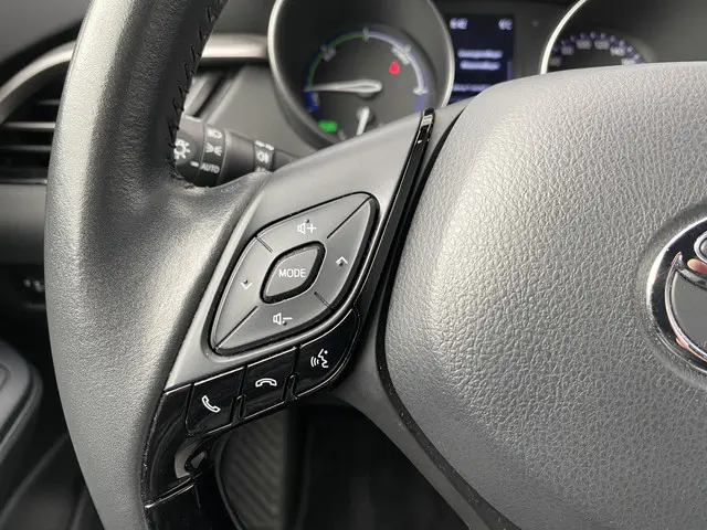 Toyota C-HR 1.8 Hybrid Active 2022 Hybride Benzine 17