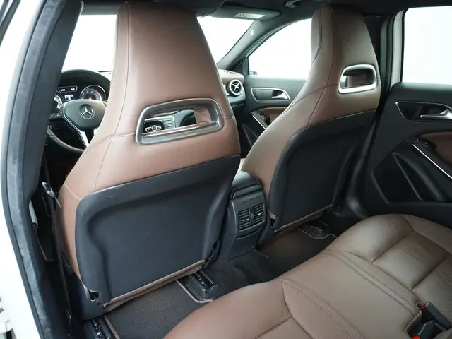 Mercedes-Benz GLA 250 4MATIC 2015 Benzine 16