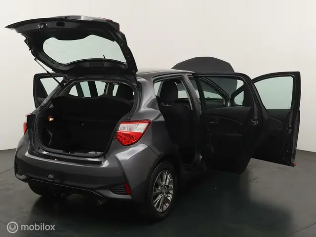 Toyota Yaris 1.5 VVT-i Design Red 2017 Benzine 21