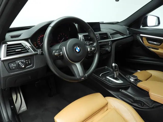 BMW 3 Serie Touring 320i 2019 Benzine 11