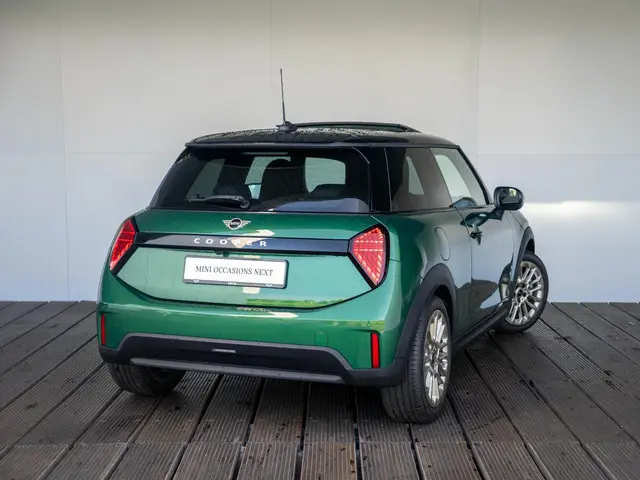 MINI 3-Deurs Cooper C 2024 Benzine 2