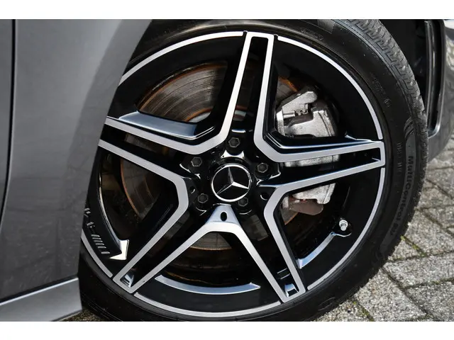 Mercedes-Benz A-Klasse 250 e AMG 2021 Hybride Benzine 9