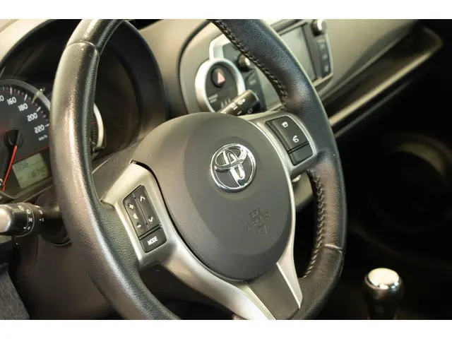 Toyota Yaris 1.0 VVT-i Aspiration| Camera| 2012 Benzine 13