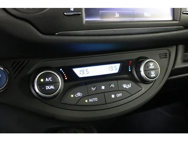 Toyota Yaris 1.5 Hybrid Executive 2017 Hybride Benzine 24