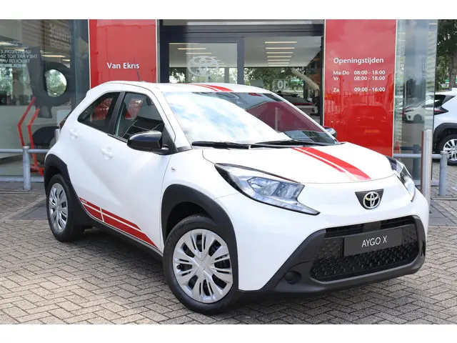 Toyota Aygo X 1.0 VVT-i Play 2025 Benzine 2