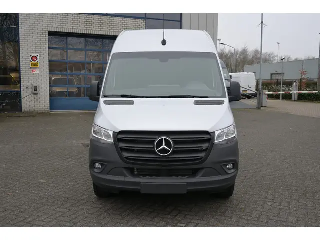 Mercedes-Benz Sprinter 2