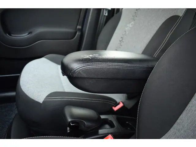 Fiat Panda 0.9 TwinAir Lounge 2018 Benzine 17