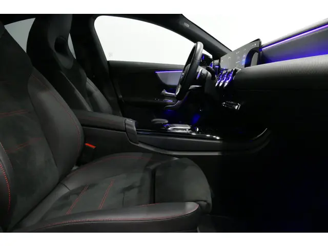 Mercedes-Benz CLA 250 e AMG Line 2023 Hybride Benzine 29