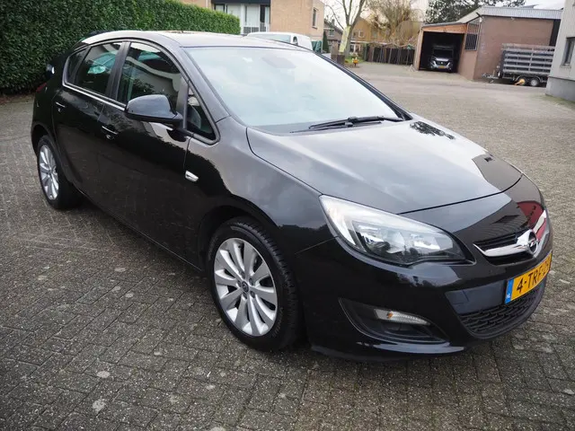 Opel Astra 1.4 Turbo Berlin 2014 Benzine 2