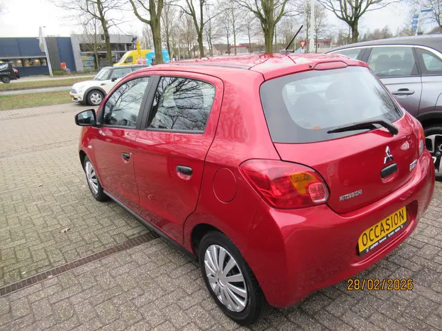 Mitsubishi Space Star 1.0 Entry 2015 Benzine 4