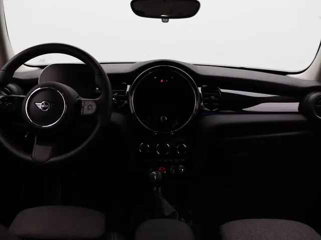 MINI 5-Deurs One 2022 Benzine 6