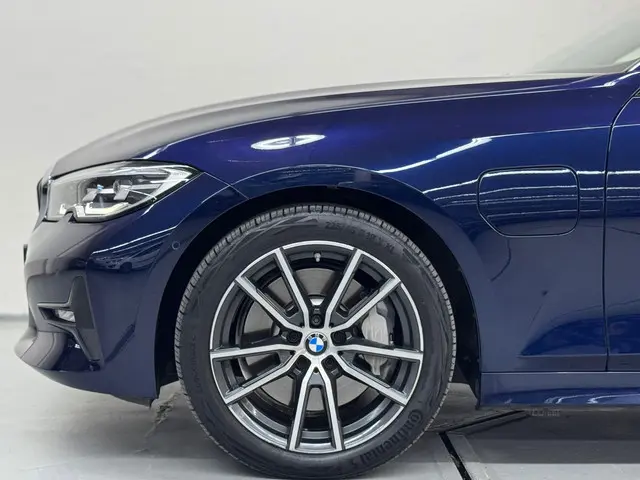 BMW 3 Serie 330e eDrive Edition 2020 Hybride Benzine 2