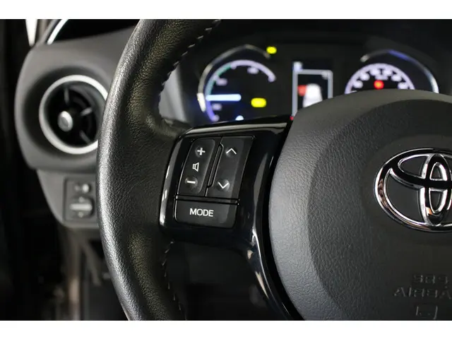 Toyota Yaris 1.5 Hybrid Executive 2017 Hybride Benzine 26