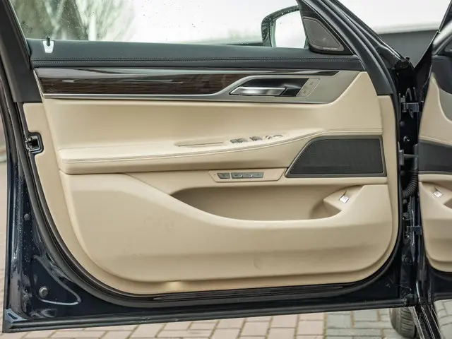 BMW 7 Serie 740i High Executive 2017 Benzine 39