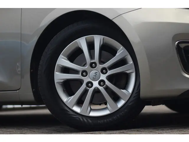 Kia cee'd Sportswagon 1.6 GDI DynamicLine 2015 Benzine 42