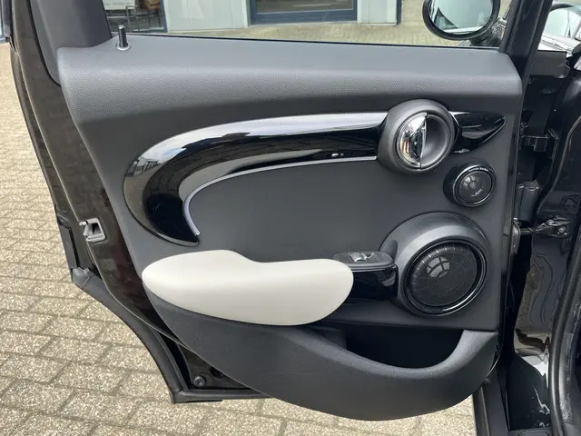 MINI Cooper Mini 1.5 Classic 2023 Benzine 21