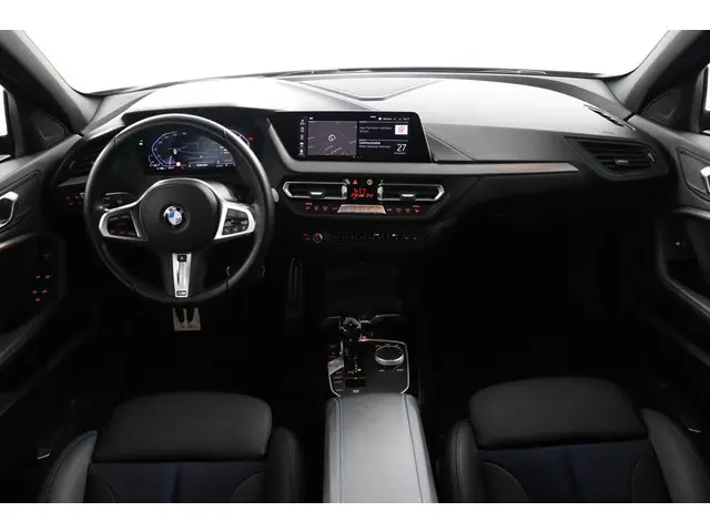 BMW 1 Serie 118i Executive Edition 2021 Benzine 4