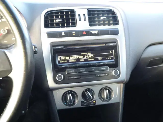 Volkswagen Polo 1.2 TSI LIVE UITVOERING 2013 Benzine 13