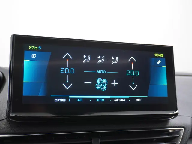 Peugeot 3008 1.6 HYbrid4 300 GT 2022 Hybride Benzine 32