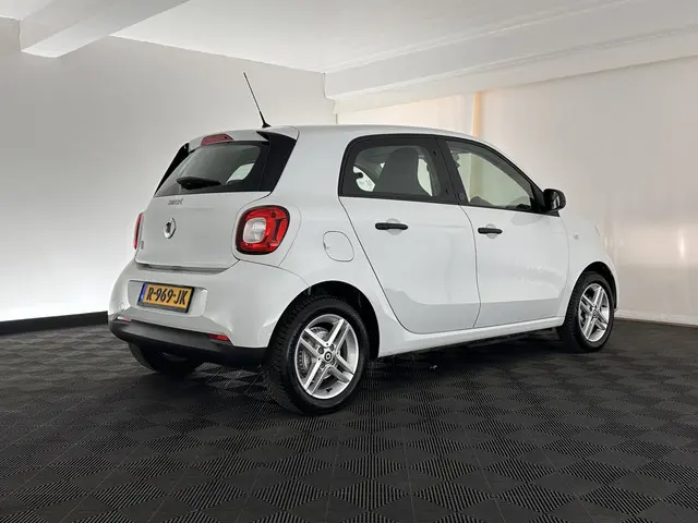 Smart Forfour EQ Essential 18 kWh [ 3-Fase ] 2022 Elektrisch 6