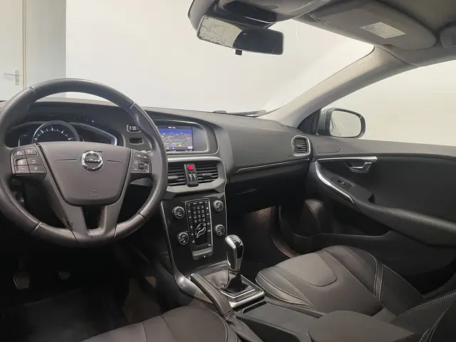Volvo V40 2.0 123pk Momentum 2018 Benzine 4